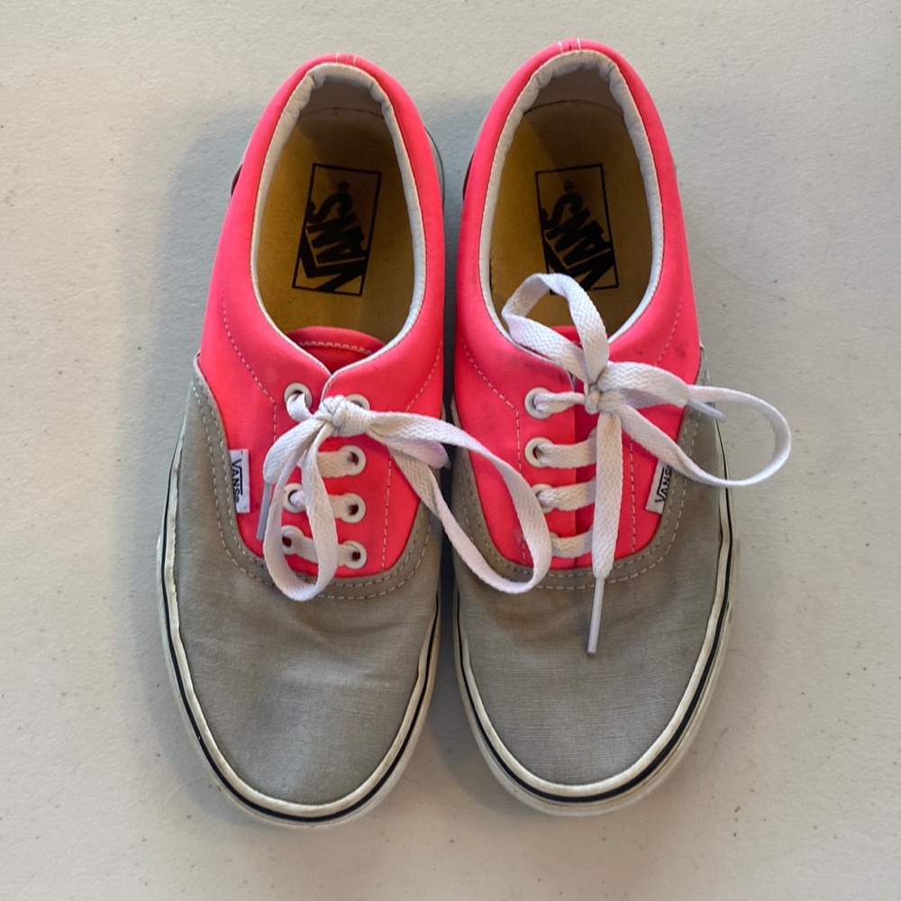 Men’s size 6 woman’s size 7 1/2 pink and gray Vans